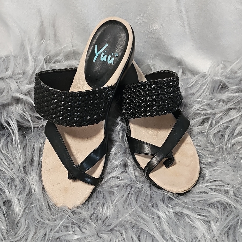 Yuu NWOT Black sz 8.5 Women's Sandals